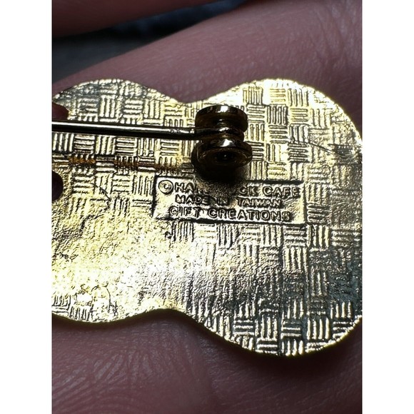 Hard Rock Cafe Gibson SG Double Neck HRC Pin Chicago Bar Clasp 3LT Weave Back - Picture 3 of 3